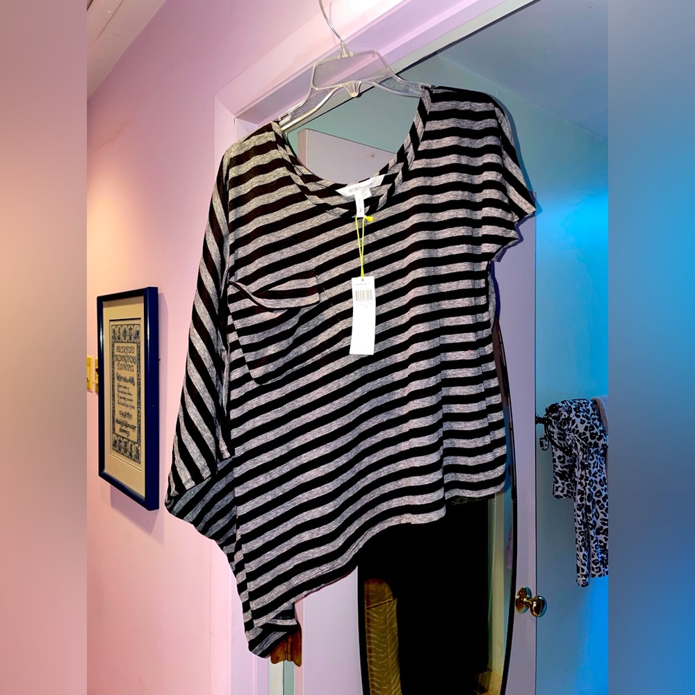 NWT!! BCBGeneration Size M Asymmetrical Striped Black/Gray T-Shirt w Pocket🌚